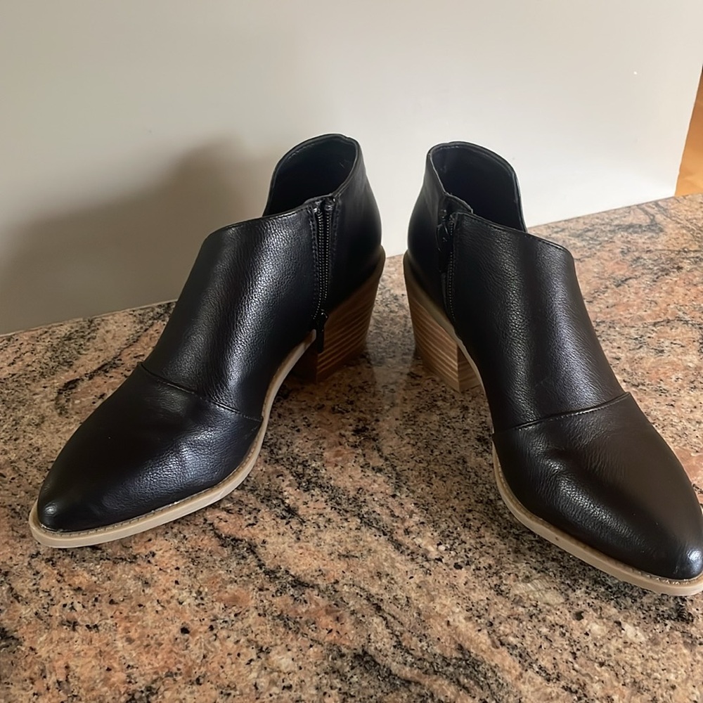 Dolce Vita Pointed Ankle Booties - Picture 3 of 9
